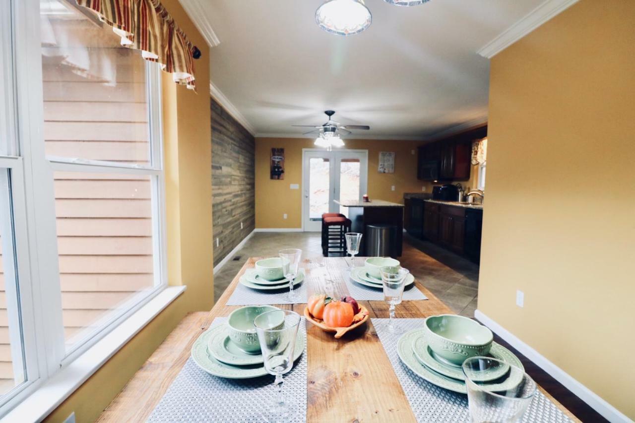 סביירוויל 5Bedrooms*4King Beds*Outstanding Location*Hottub* מראה חיצוני תמונה